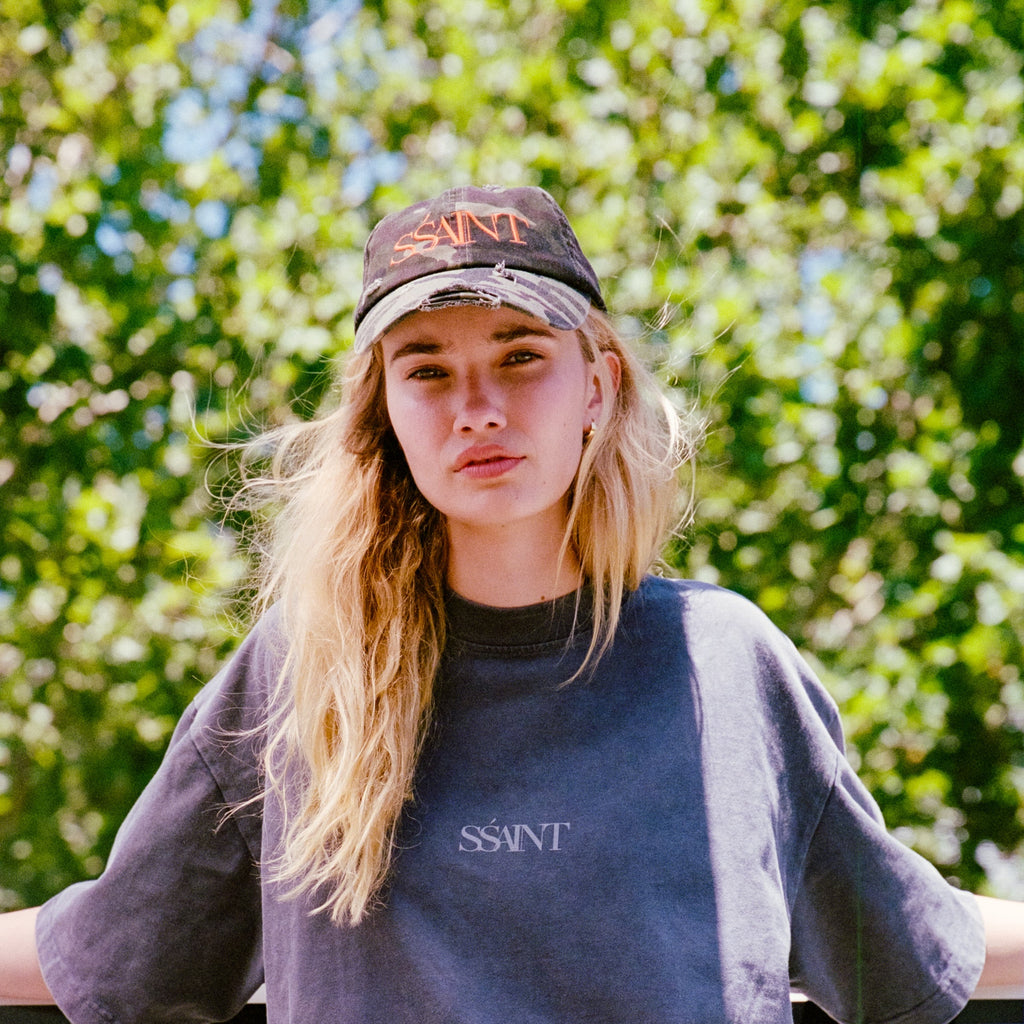 SŚAINT No Vacancy Tee - Charcoal Acid Wash